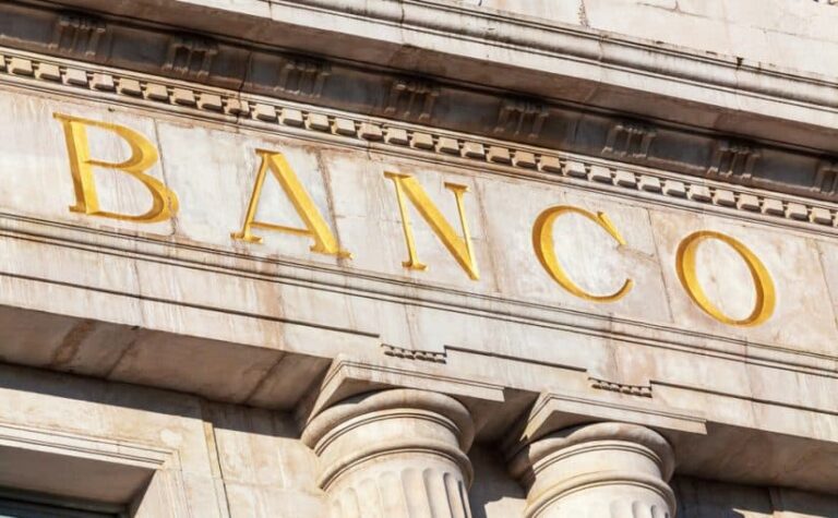 Nacionalizar la banca