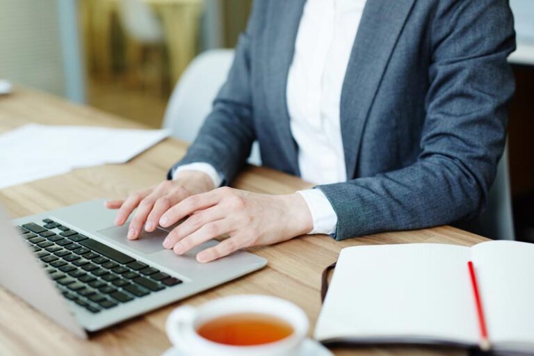 Por qué debes invertir con brókeres regulados